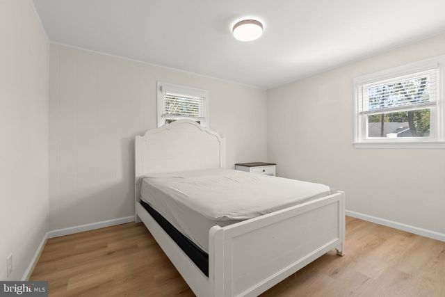 40 WOODBINE AVE, Maple Shade, NJ 08052