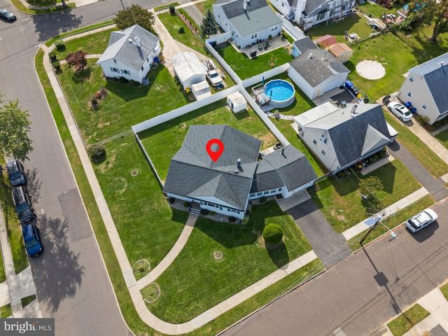 40 WOODBINE AVE, Maple Shade, NJ 08052