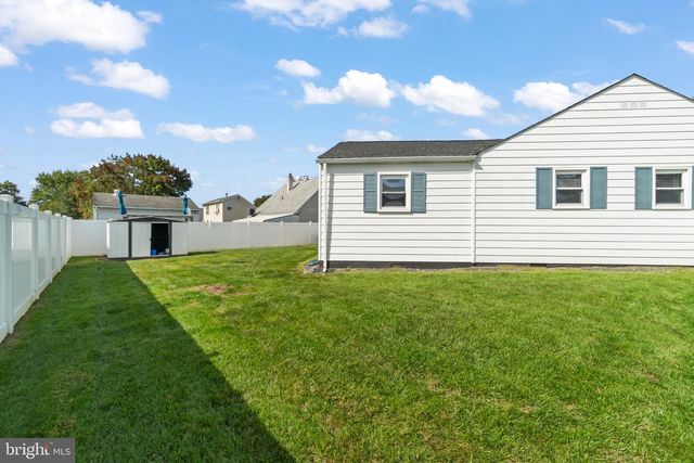 40 WOODBINE AVE, Maple Shade, NJ 08052