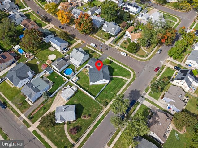 40 WOODBINE AVE, Maple Shade, NJ 08052