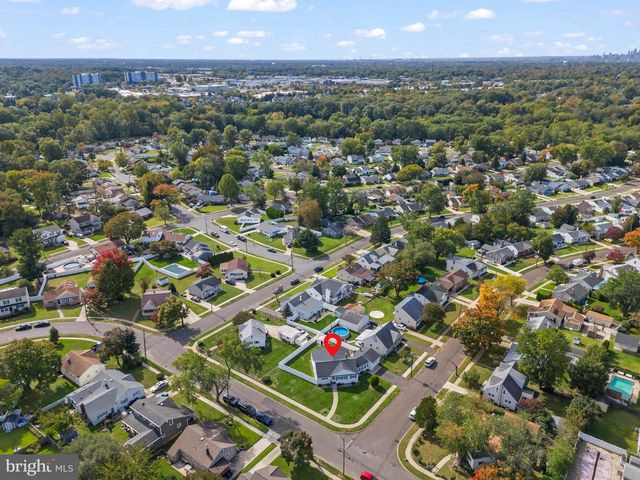 40 WOODBINE AVE, Maple Shade, NJ 08052