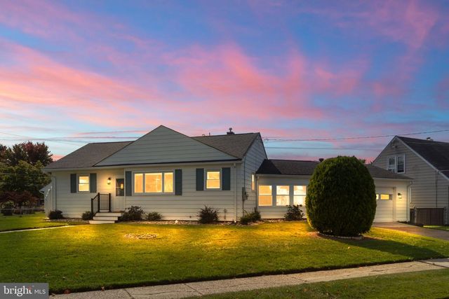 40 WOODBINE AVE, Maple Shade, NJ 08052