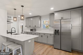 40 WOODBINE AVE, Maple Shade, NJ 08052