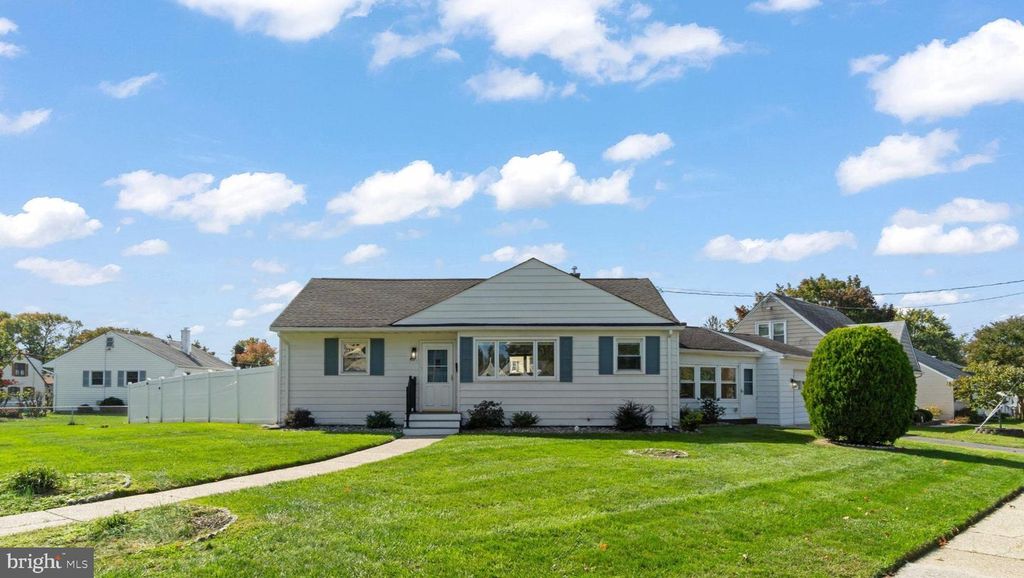 40 WOODBINE AVE, MAPLE SHADE, NJ 08052 — exterior