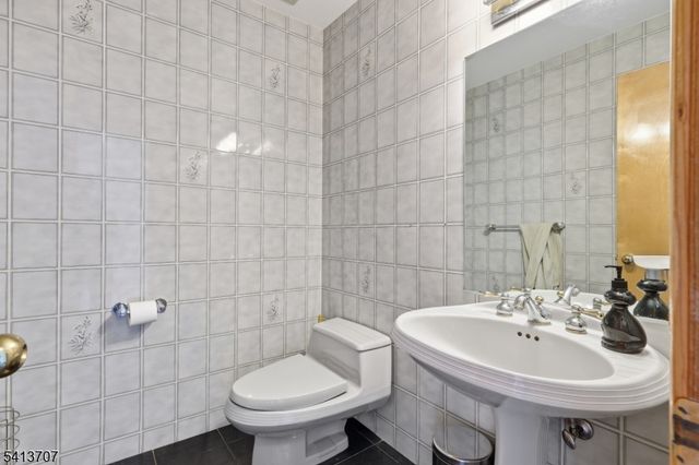 32 Sylvan Dr, Montville Twp., NJ 07058