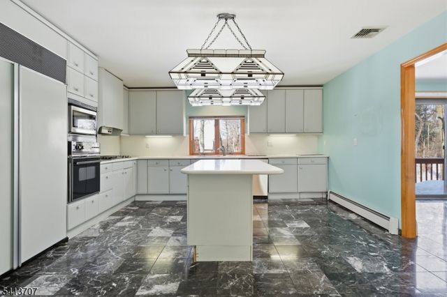 32 Sylvan Dr, Montville Twp., NJ 07058