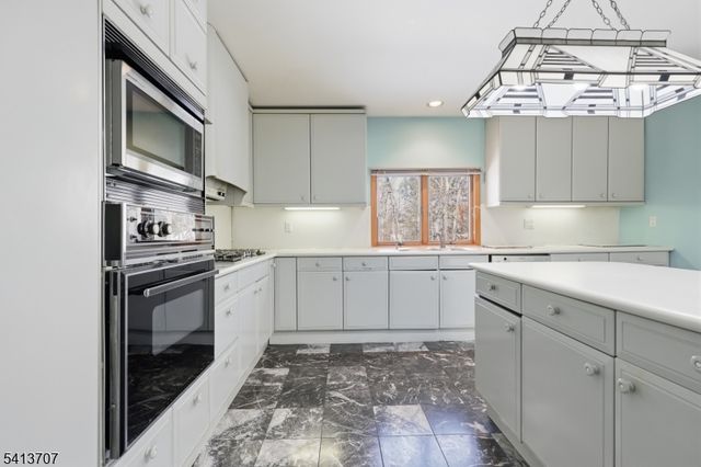 32 Sylvan Dr, Montville Twp., NJ 07058