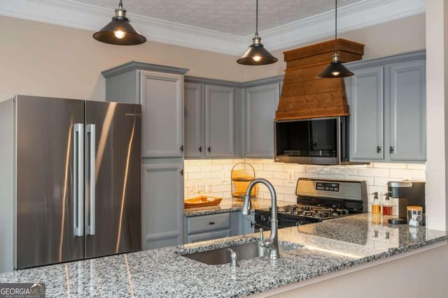 504 Blossom Way, Woodstock, GA 30188