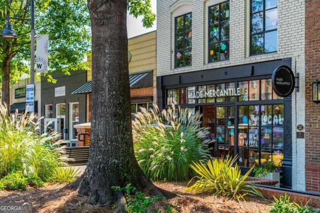 504 Blossom Way, Woodstock, GA 30188