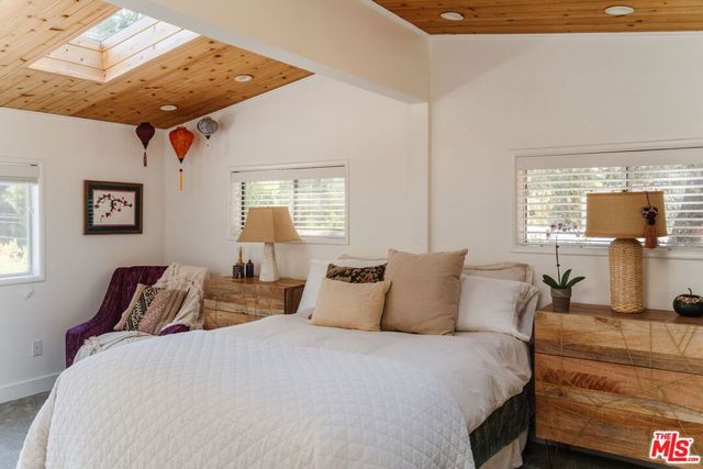 1385 Oakwood Drive, Topanga, CA 90290
