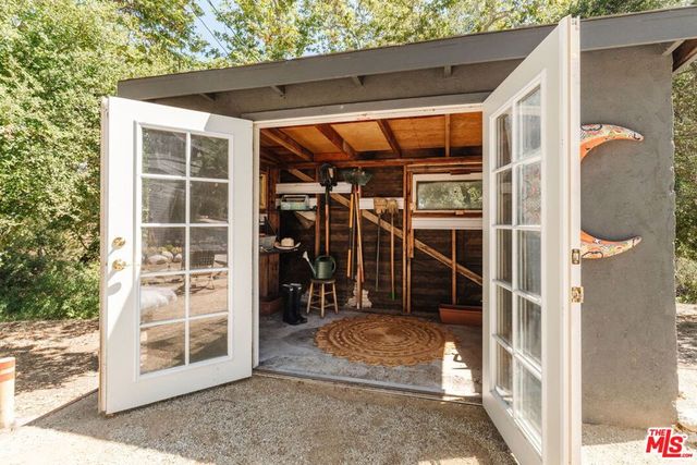 1385 Oakwood Drive, Topanga, CA 90290