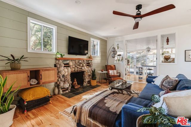 1385 Oakwood Drive, Topanga, CA 90290