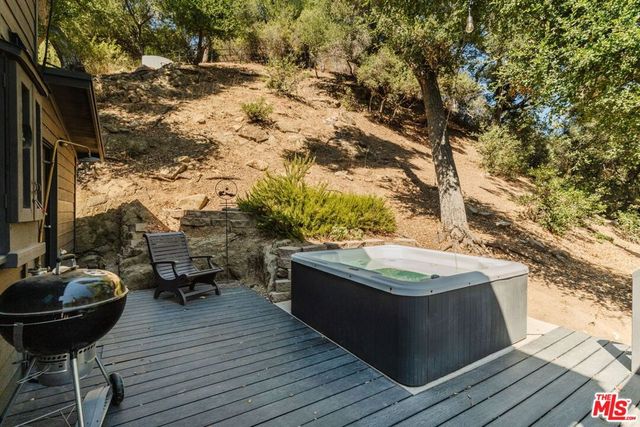1385 Oakwood Drive, Topanga, CA 90290