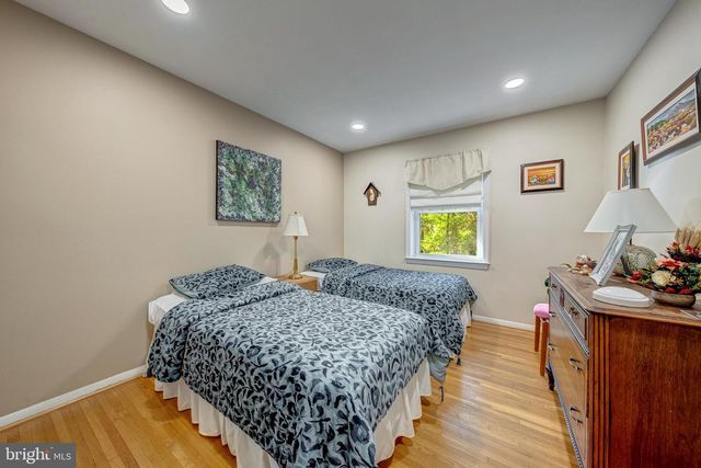 7779 TIVERTON DR, Springfield, VA 22152
