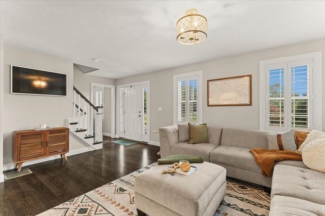 32 Pocksha Dr, Middleboro, MA 02346
