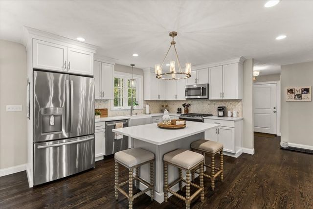 32 Pocksha Dr, Middleboro, MA 02346