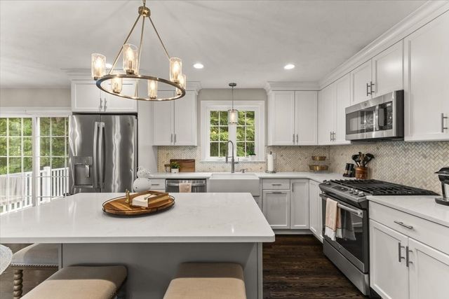 32 Pocksha Dr, Middleboro, MA 02346