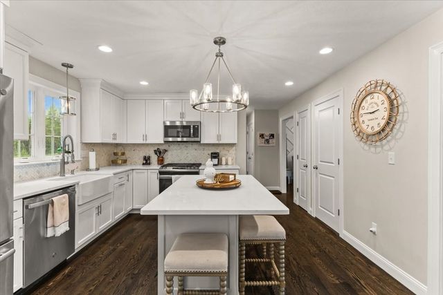 32 Pocksha Dr, Middleboro, MA 02346
