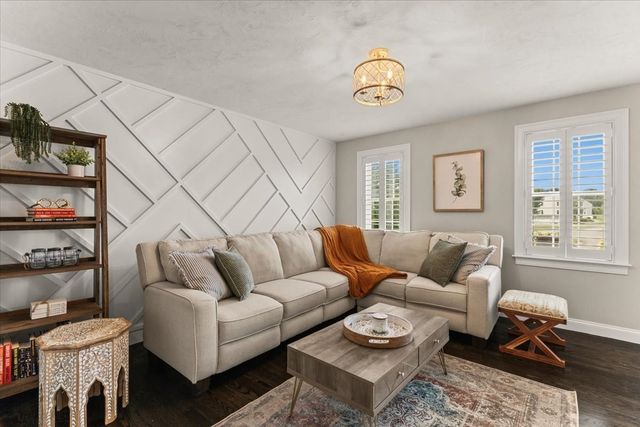 32 Pocksha Dr, Middleboro, MA 02346