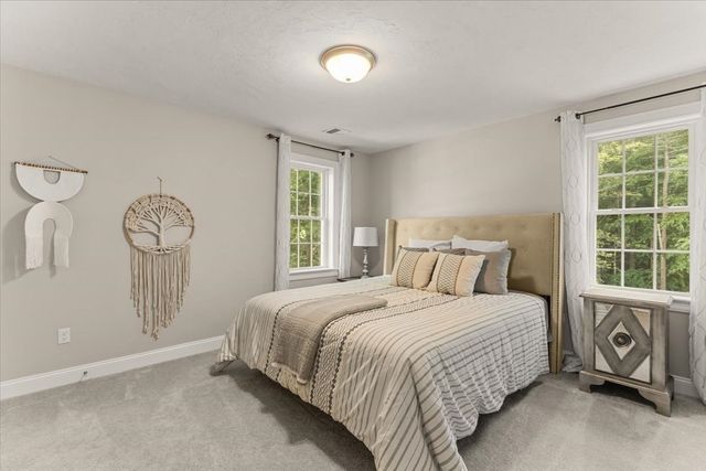 32 Pocksha Dr, Middleboro, MA 02346