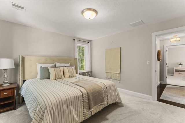 32 Pocksha Dr, Middleboro, MA 02346