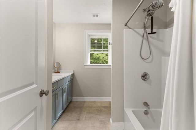 32 Pocksha Dr, Middleboro, MA 02346