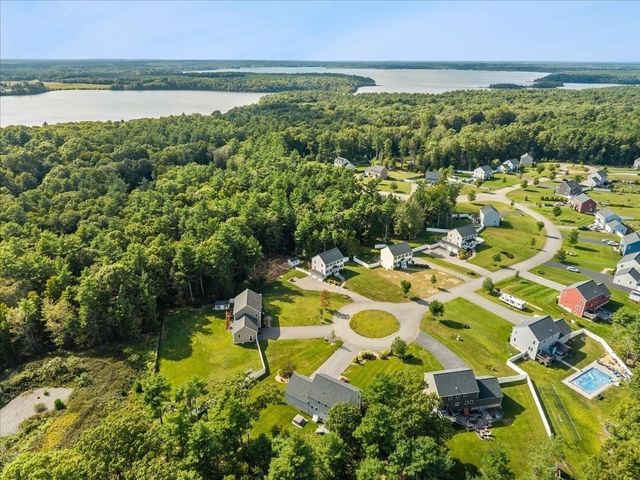 32 Pocksha Dr, Middleboro, MA 02346