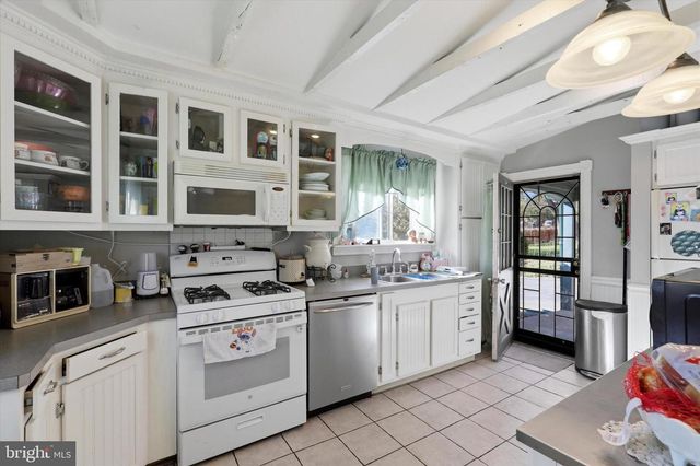 2202 SWEDE RD, East Norriton, PA 19401