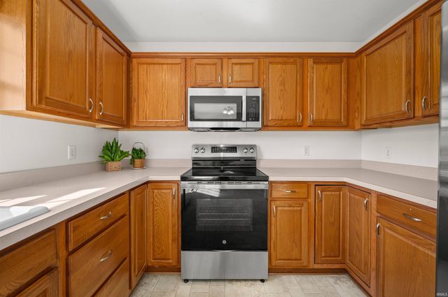 966 Tealwood Lane, South Bend, IN 46614