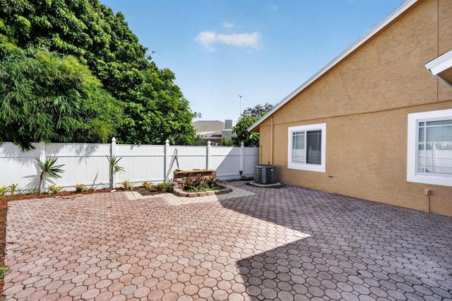 166 RAINTREE, Jupiter, FL 33458