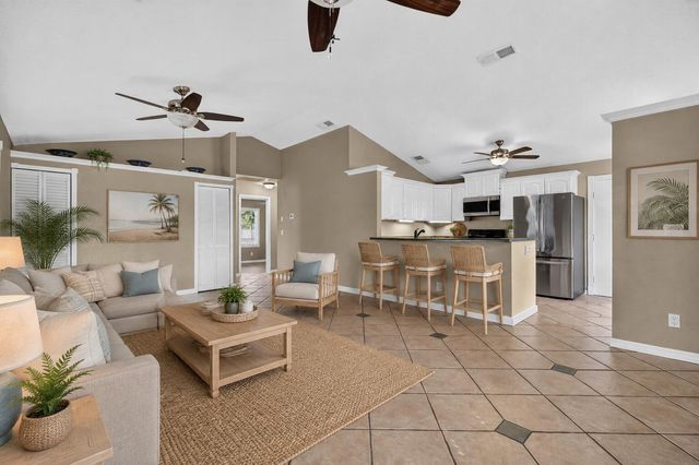 166 RAINTREE, Jupiter, FL 33458