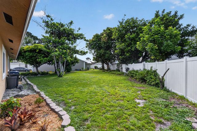 166 RAINTREE, Jupiter, FL 33458