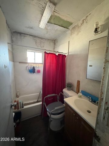 1109 W APACHE Street, Phoenix, AZ 85007