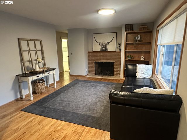 1324 PACIFIC Ave, Forest Grove, OR 97116