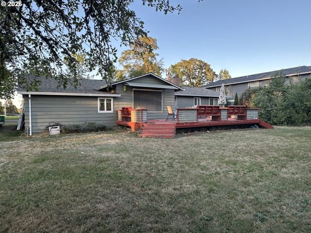 1324 PACIFIC Ave, Forest Grove, OR 97116