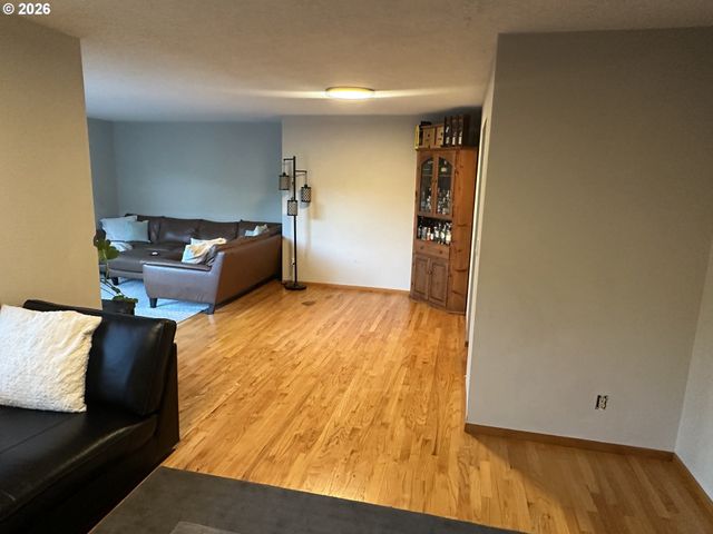 1324 PACIFIC Ave, Forest Grove, OR 97116