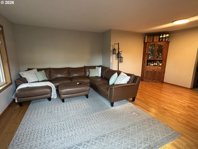 1324 PACIFIC Ave, Forest Grove, OR 97116