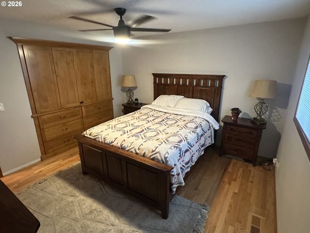 1324 PACIFIC Ave, Forest Grove, OR 97116
