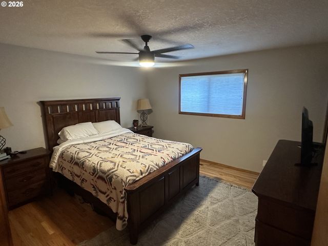 1324 PACIFIC Ave, Forest Grove, OR 97116