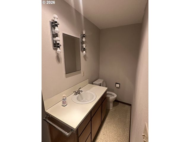 1324 PACIFIC Ave, Forest Grove, OR 97116