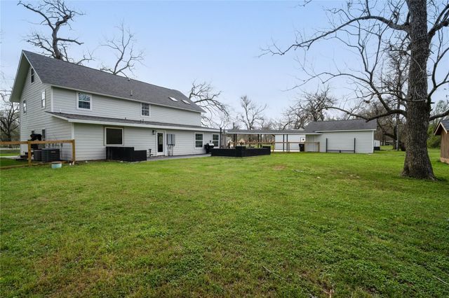 1635 Pony Lane, Wallis, TX 77485