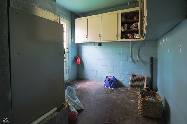 740 N National Road, Columbus, IN 47201