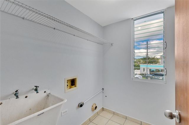 URB PASEO LOS ARTESANOS ALEJANDRO LOZADA 156, Las Piedras, PR 00771