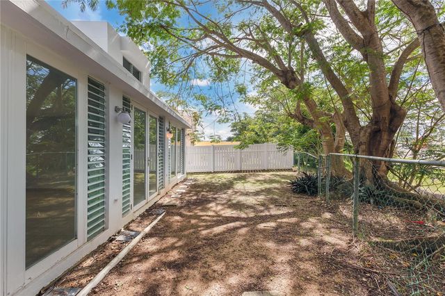 URB PASEO LOS ARTESANOS ALEJANDRO LOZADA 156, Las Piedras, PR 00771