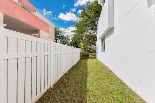 URB PASEO LOS ARTESANOS ALEJANDRO LOZADA 156, Las Piedras, PR 00771