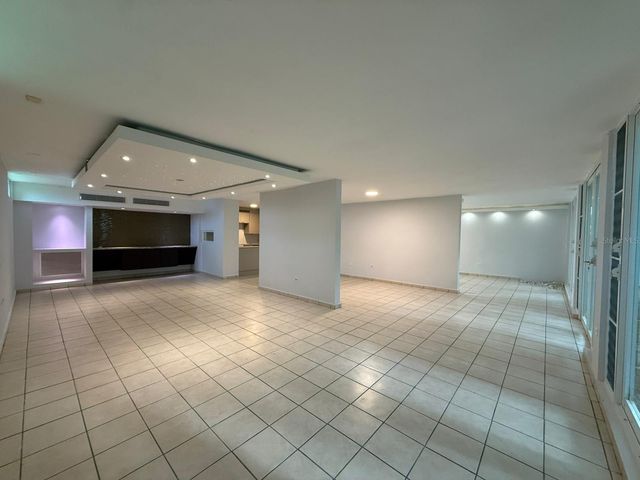 URB PASEO LOS ARTESANOS ALEJANDRO LOZADA 156, Las Piedras, PR 00771