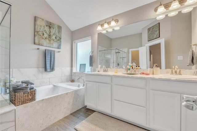 1541 N Blue Bonnet Lane, Angleton, TX 77515