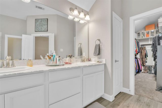 1541 N Blue Bonnet Lane, Angleton, TX 77515