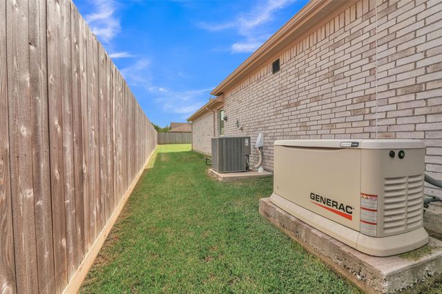 1541 N Blue Bonnet Lane, Angleton, TX 77515