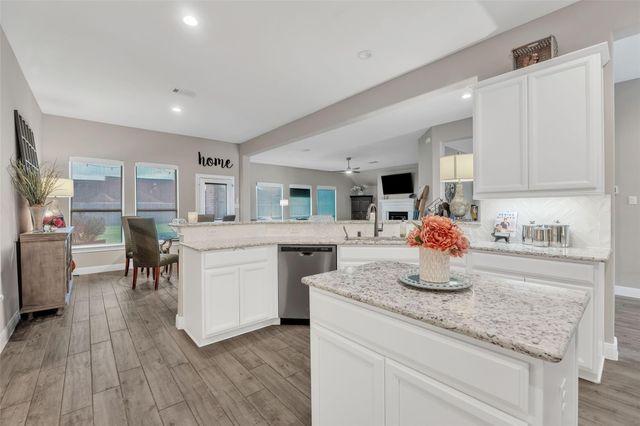 1541 N Blue Bonnet Lane, Angleton, TX 77515
